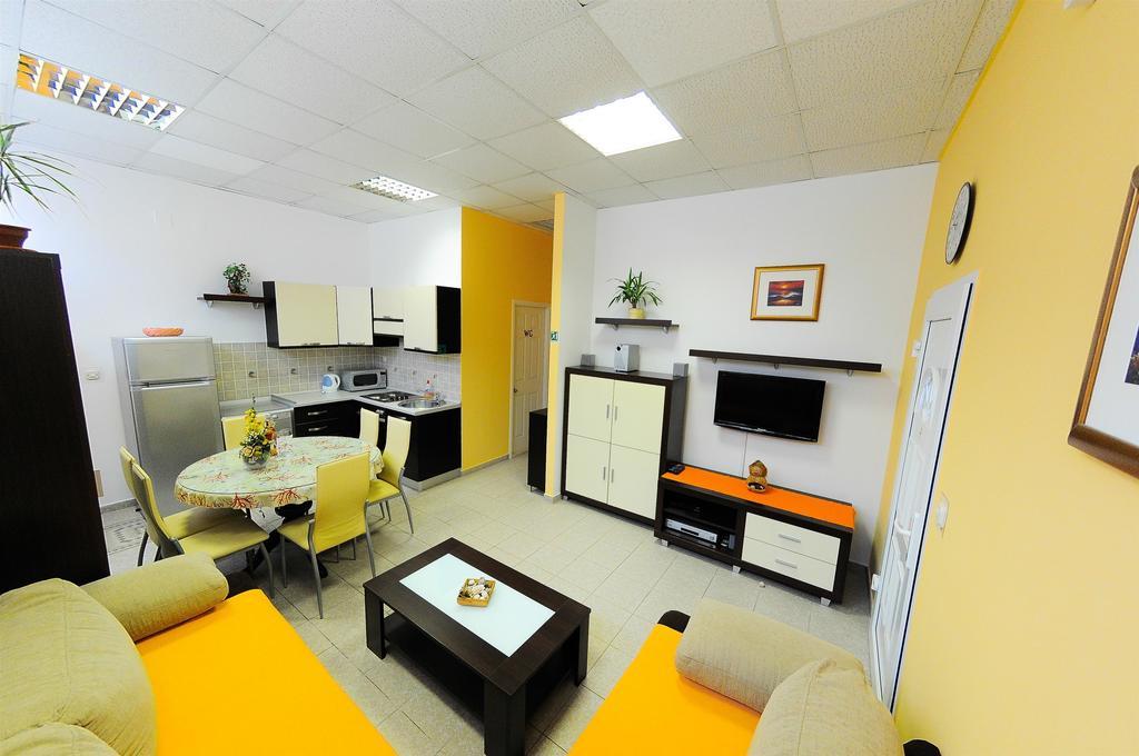 Apartments Marija Petricevic Podstrana Rum bild