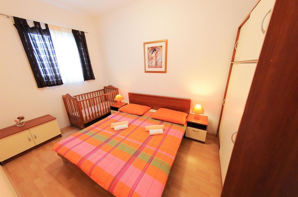 Apartments Marija Petricevic Podstrana Rum bild