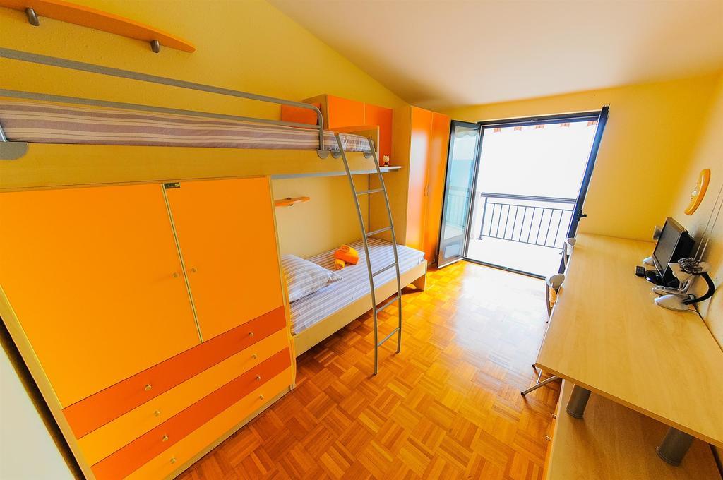 Apartments Marija Petricevic Podstrana Rum bild